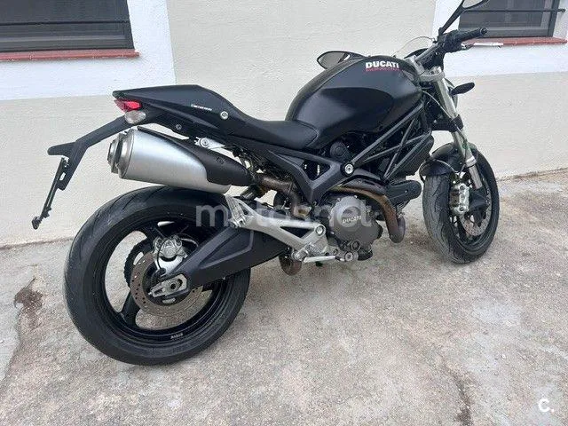 Ducati Monster 696 - Vista 3