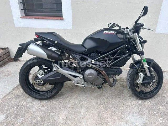 Ducati Monster 696 - Vista 4