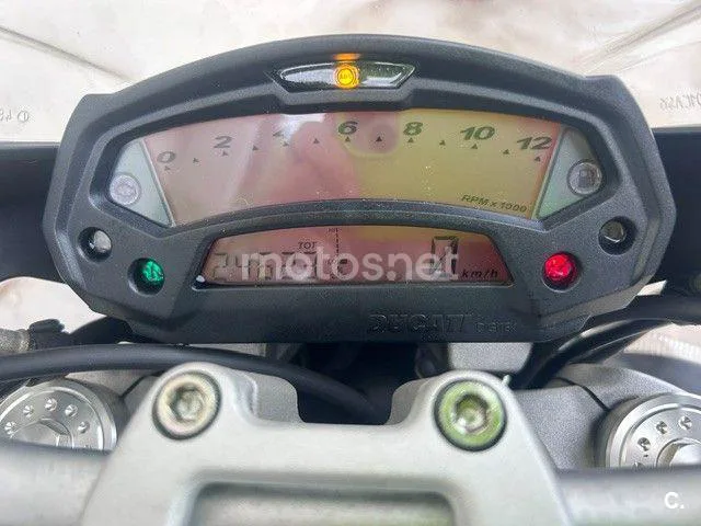 Ducati Monster 696 - Vista 7