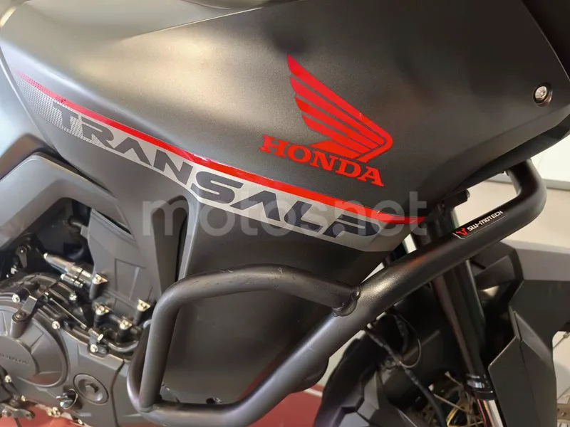 Honda XL750 Transalp - Vista 5