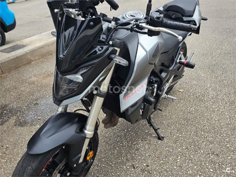Honda CB750 Hornet - Vista 3