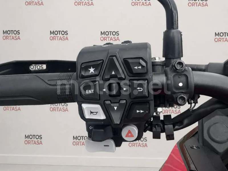 Honda CRF1100L Africa Twin - Vista 8