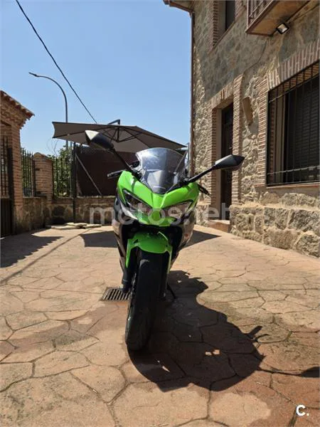 Kawasaki Ninja 400 - Vista 3