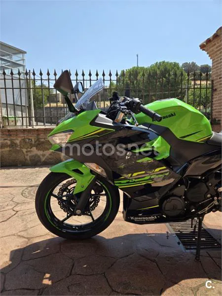 Kawasaki Ninja 400 - Vista 8