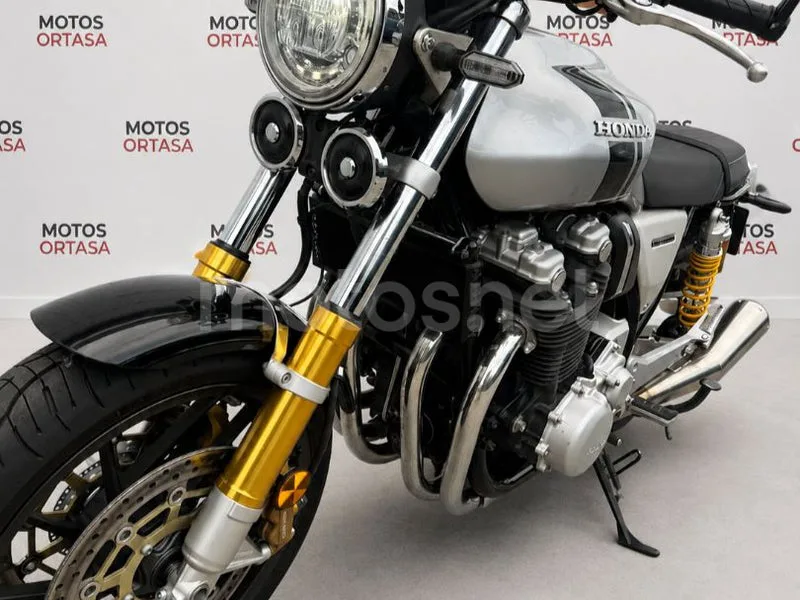 Honda CB1100 - Vista 11