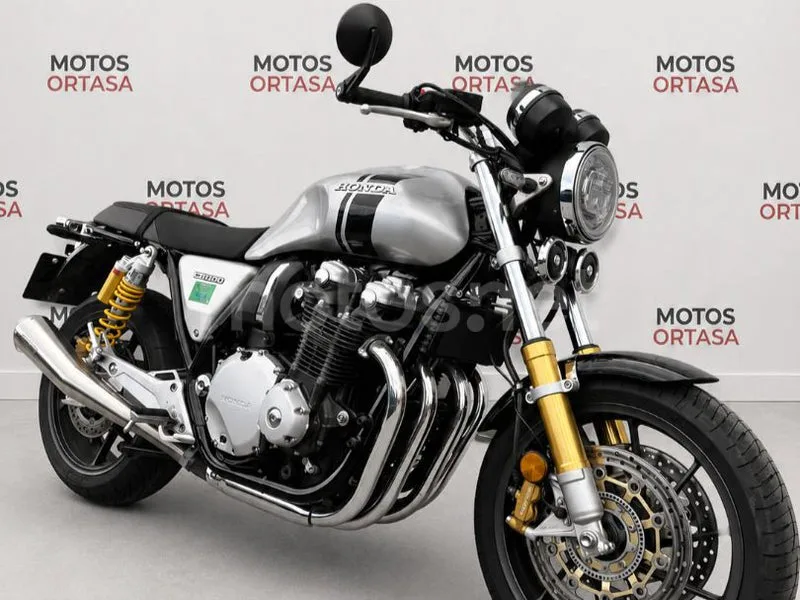 Honda CB1100 - Vista 12