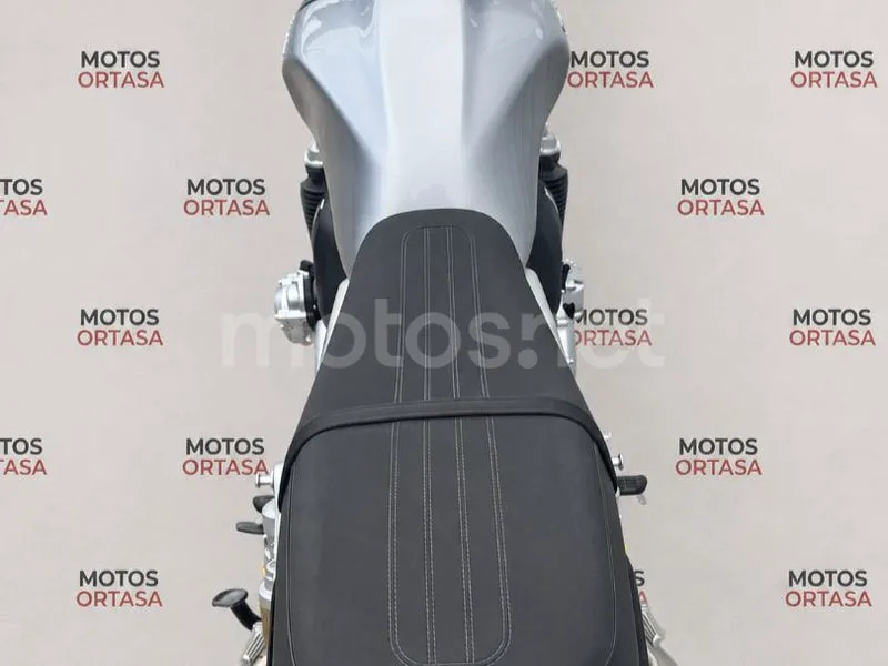 Honda CB1100 - Vista 5