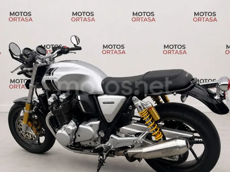 Honda CB1100 - Vista 9