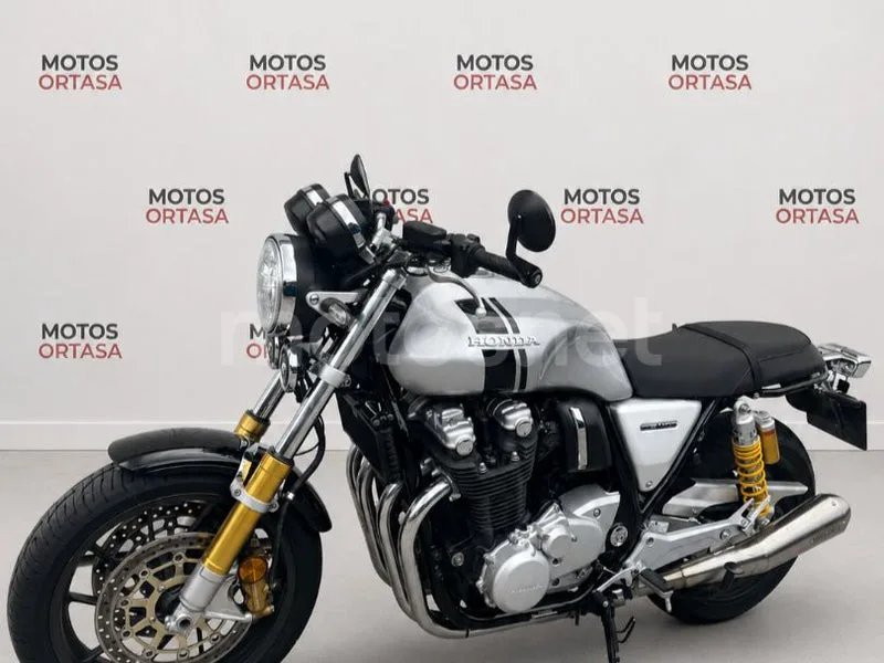 Honda CB1100 - Vista 10