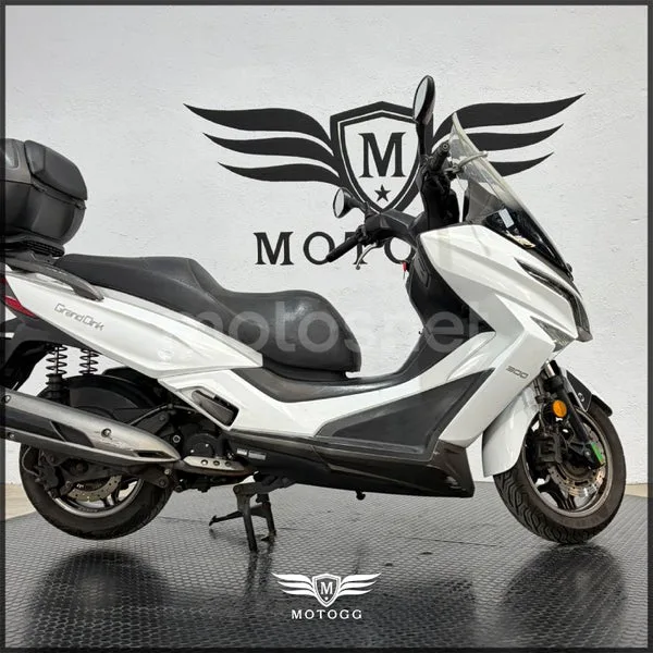 Kymco Grand Dink 300 - Vista 7