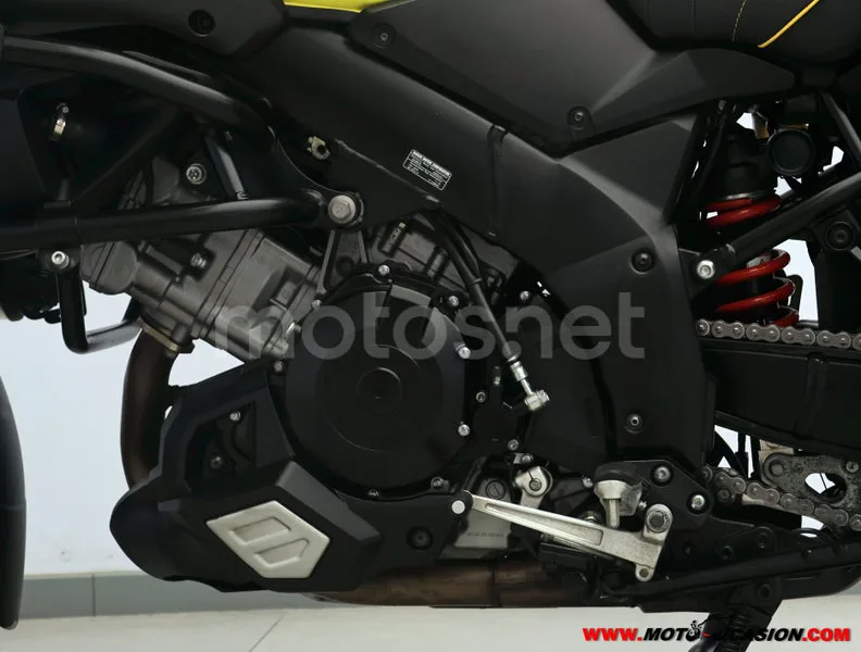 Suzuki V-Strom 1000XT - Vista 10