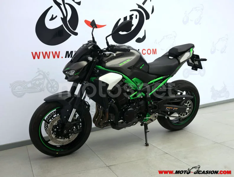 Kawasaki Z900 - Vista 8