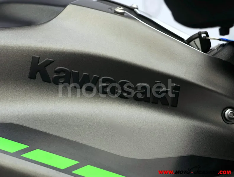 Kawasaki Z900 - Vista 9