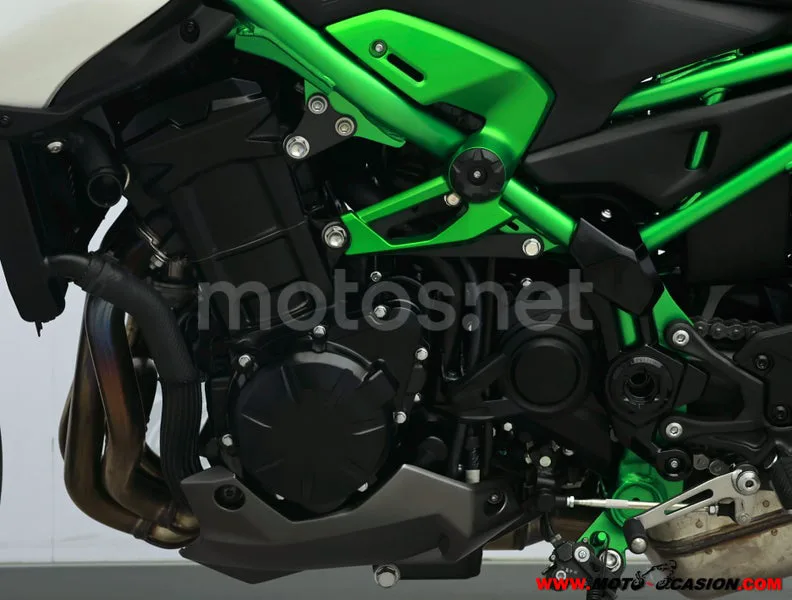 Kawasaki Z900 - Vista 10