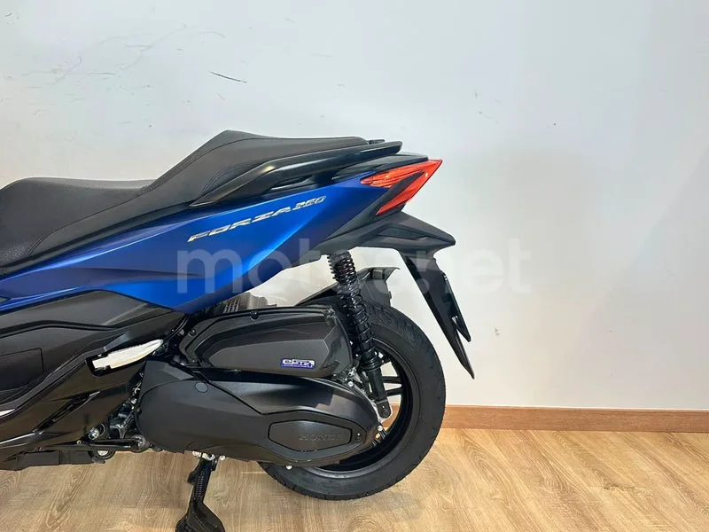 Honda Forza 350 - Vista 3