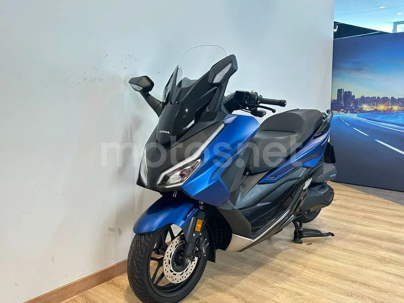 Honda Forza 350 - Vista 4