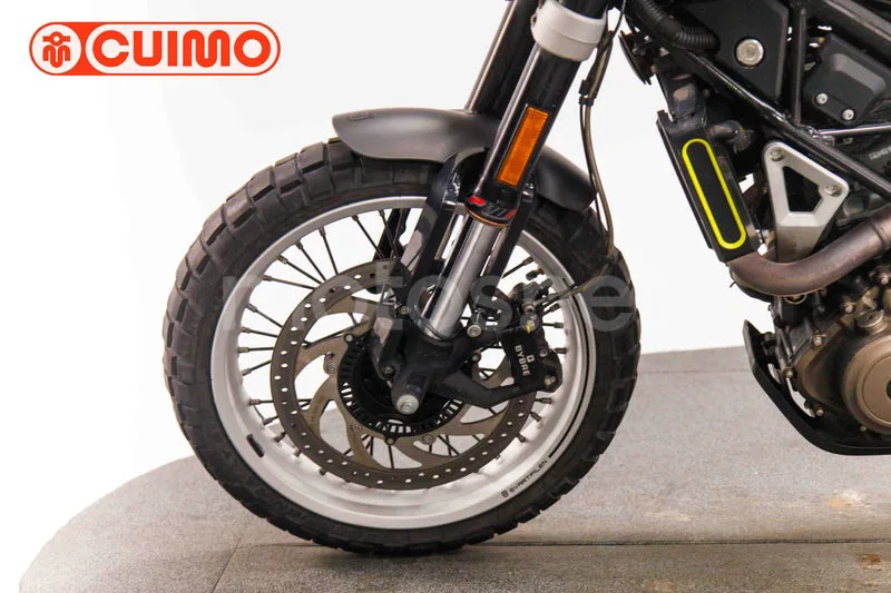 Husqvarna Svartpilen 401 - Vista 23