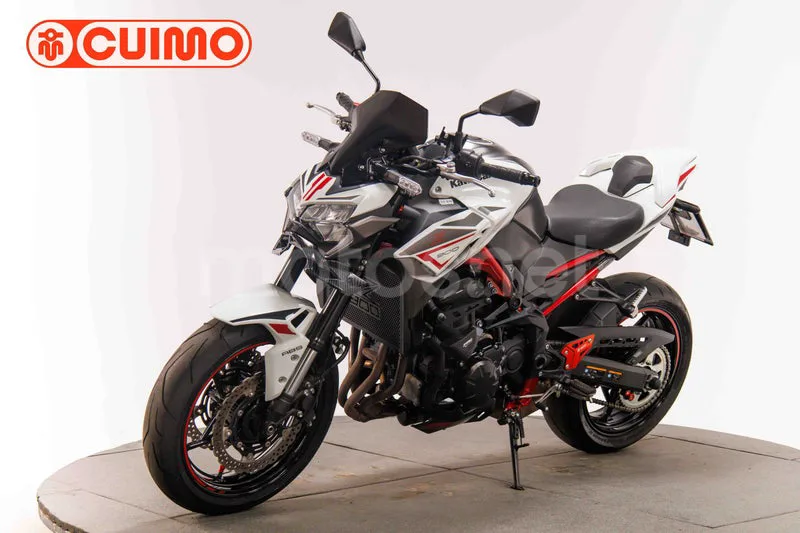 Kawasaki Z900 - Vista 9