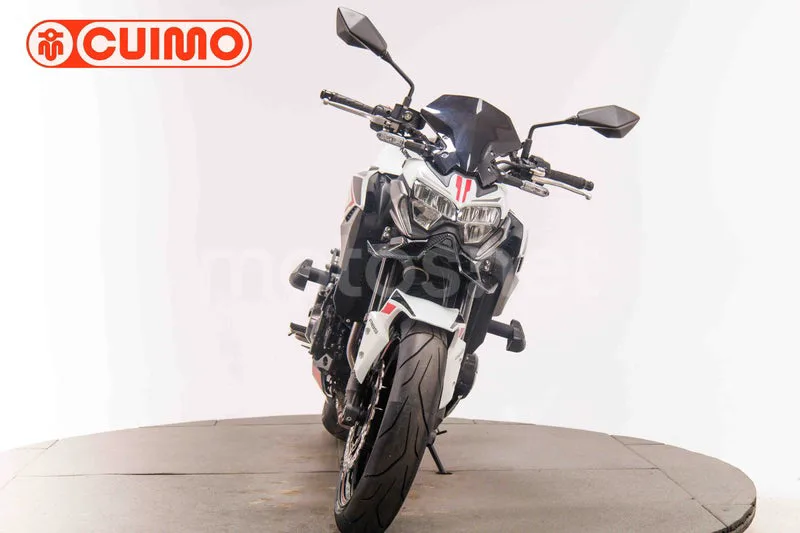 Kawasaki Z900 - Vista 10
