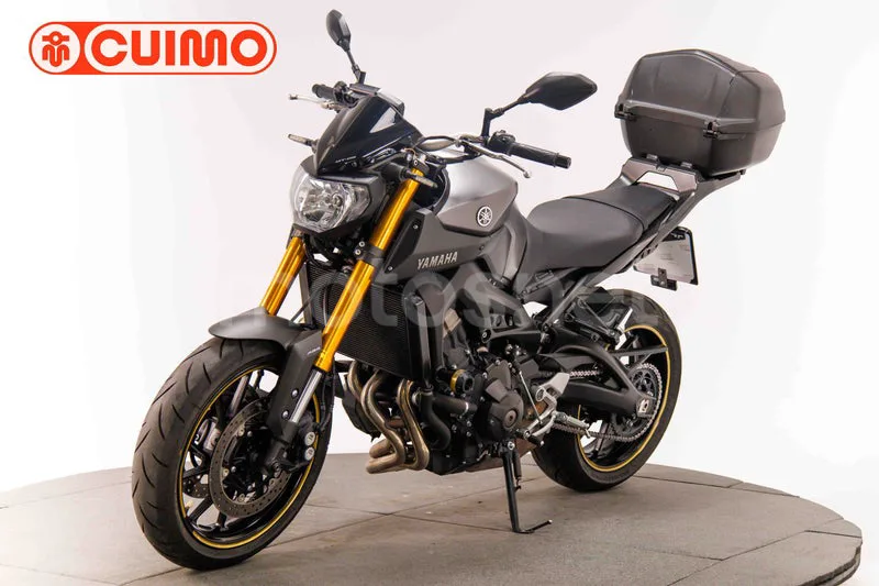 Yamaha MT-09 - Vista 9