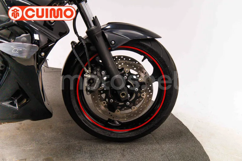 Suzuki GSR600 - Vista 15