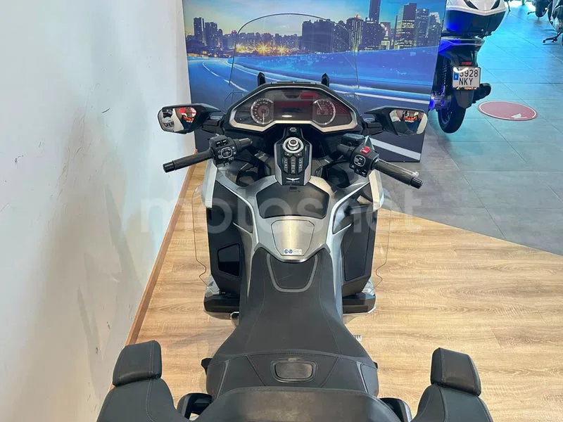 Honda Gold Wing - Vista 12