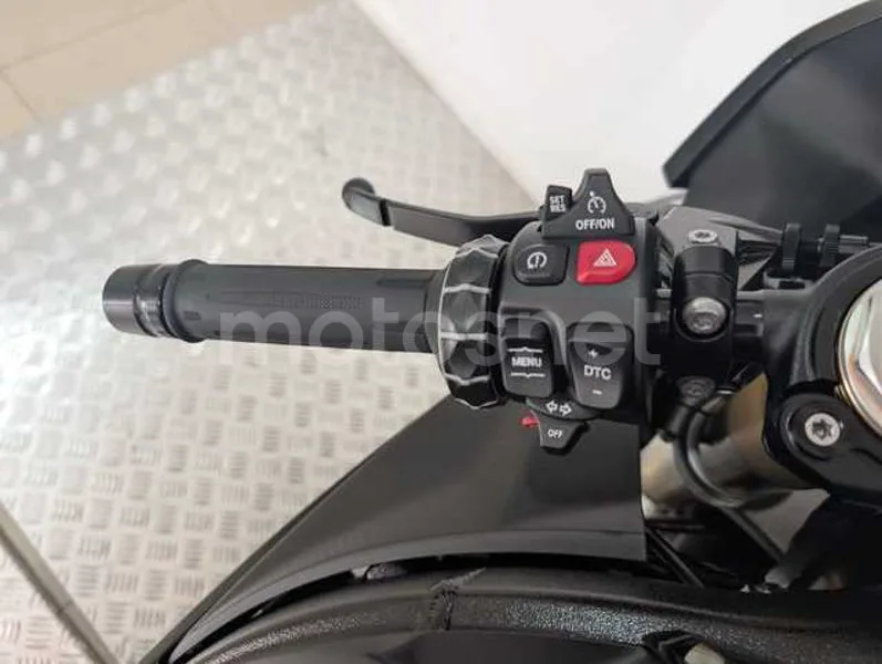 BMW S 1000 RR - Vista 10
