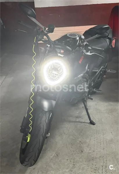 Ducati Monster - Vista 3