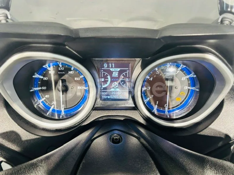 Yamaha XMAX 400 - Vista 6