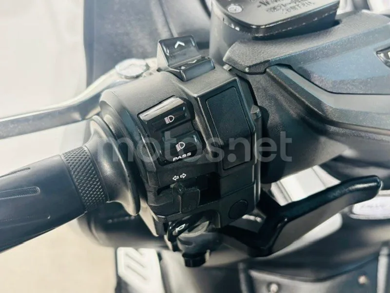 Yamaha XMAX 400 - Vista 8