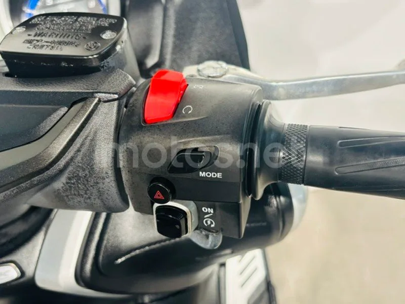 Yamaha XMAX 400 - Vista 9