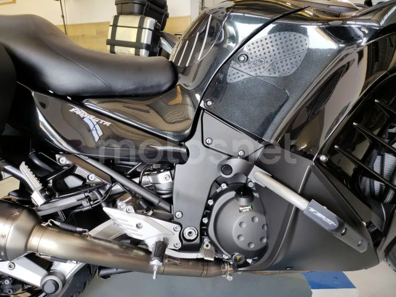 Kawasaki 1400GTR - Vista 12