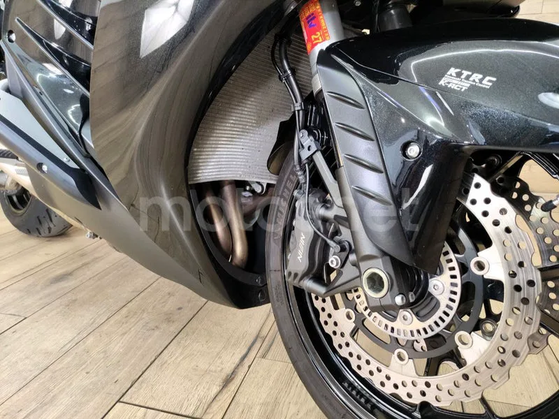 Kawasaki 1400GTR - Vista 13