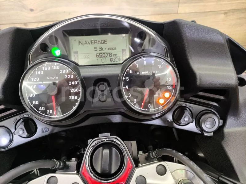 Kawasaki 1400GTR - Vista 14