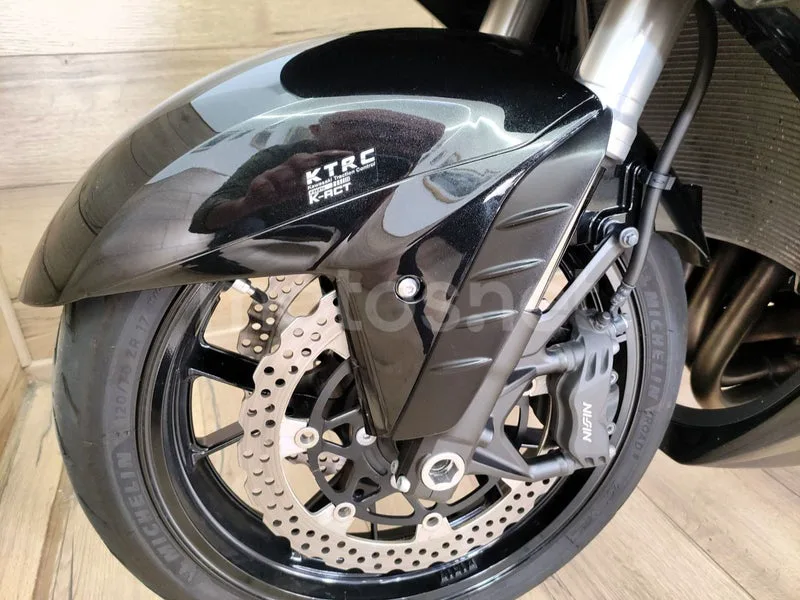 Kawasaki 1400GTR - Vista 15
