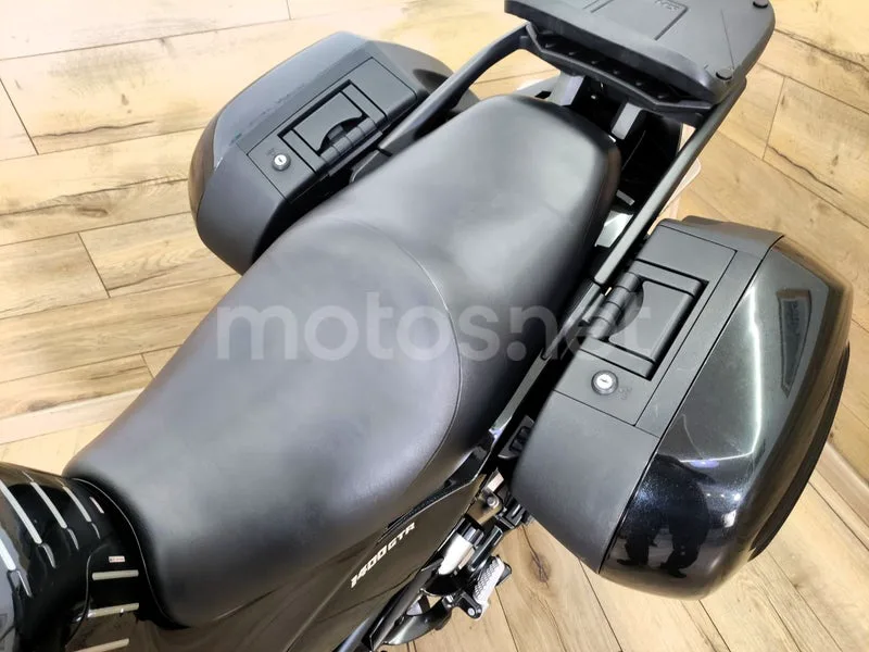 Kawasaki 1400GTR - Vista 19