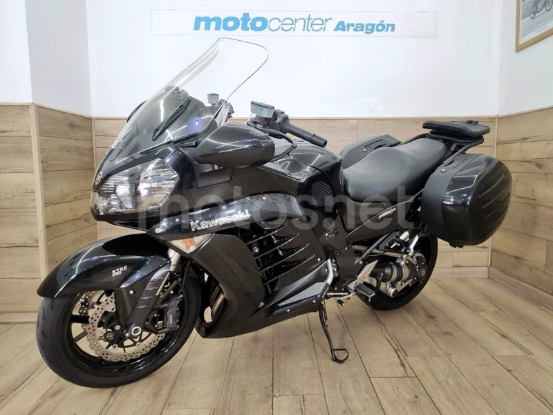 Kawasaki 1400GTR - Vista 3
