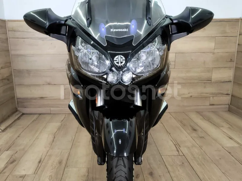Kawasaki 1400GTR - Vista 5