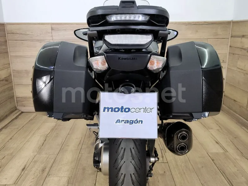 Kawasaki 1400GTR - Vista 6
