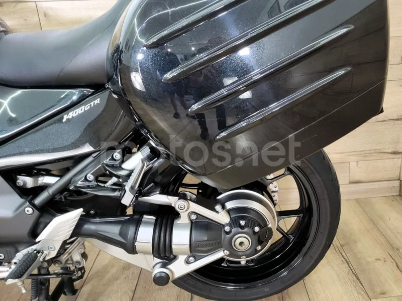 Kawasaki 1400GTR - Vista 10