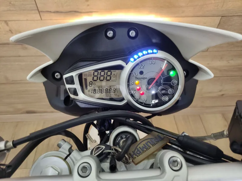 Triumph Street Triple - Vista 13