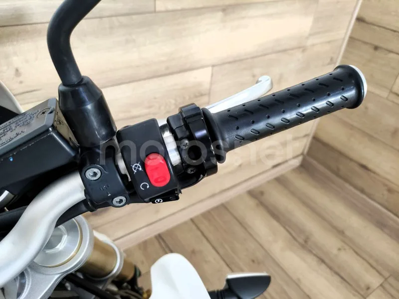 Triumph Street Triple - Vista 15