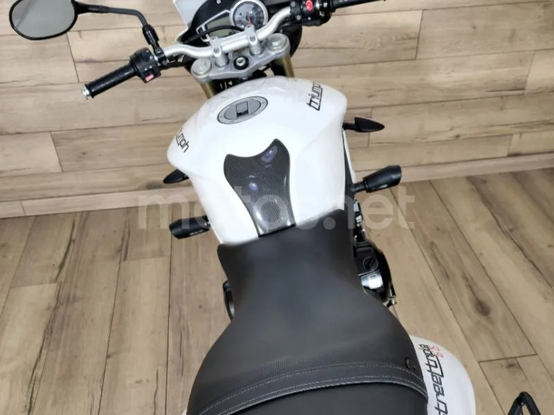Triumph Street Triple - Vista 16