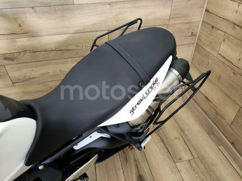 Triumph Street Triple - Vista 18