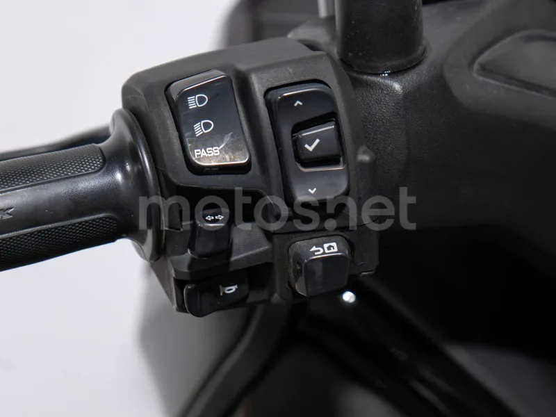 Yamaha XMAX 125 - Vista 12