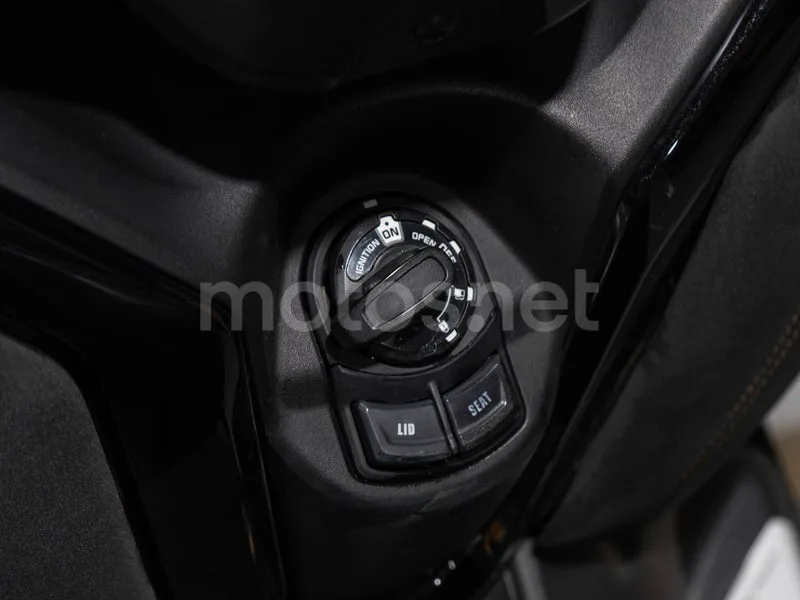 Yamaha XMAX 125 - Vista 13