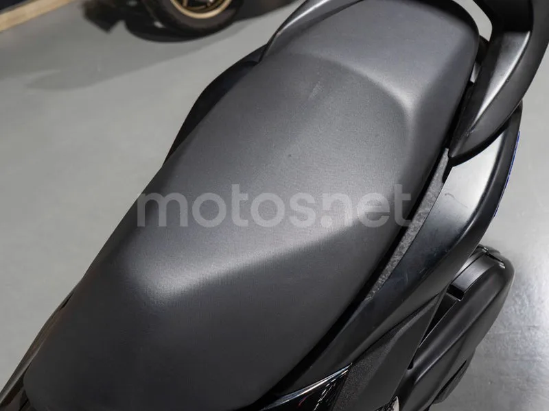 Yamaha NMAX - Vista 12