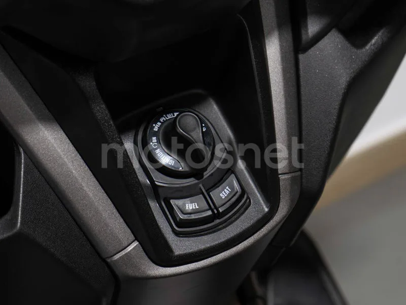 Yamaha NMAX - Vista 7