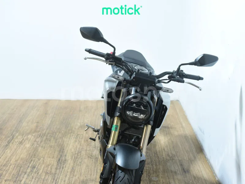 Honda CB125R - Vista 11