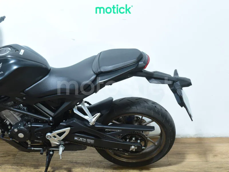 Honda CB125R - Vista 9
